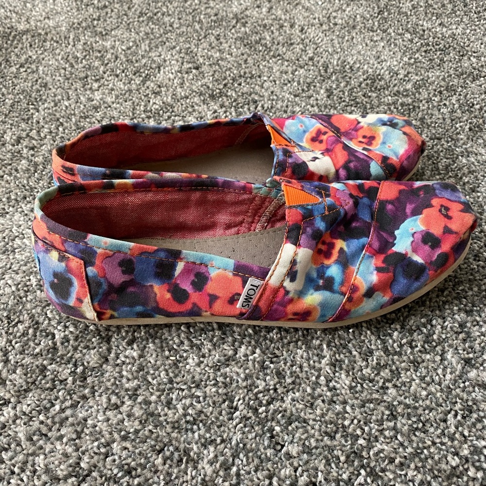 Poppy Flower Pattern Toms